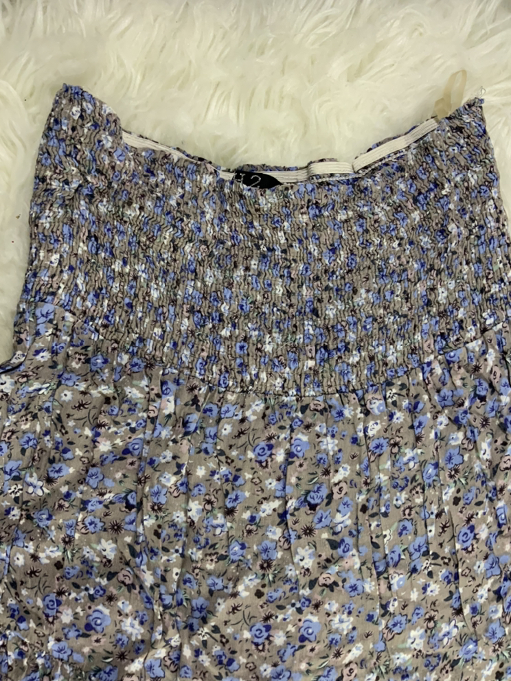 Medium length skirt or tops - photo 2