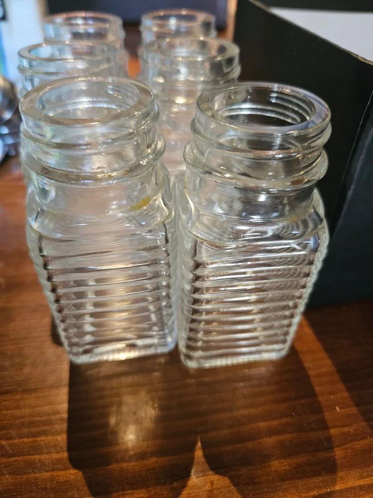 Set of Small salt and pepper shakers image indicator(2)