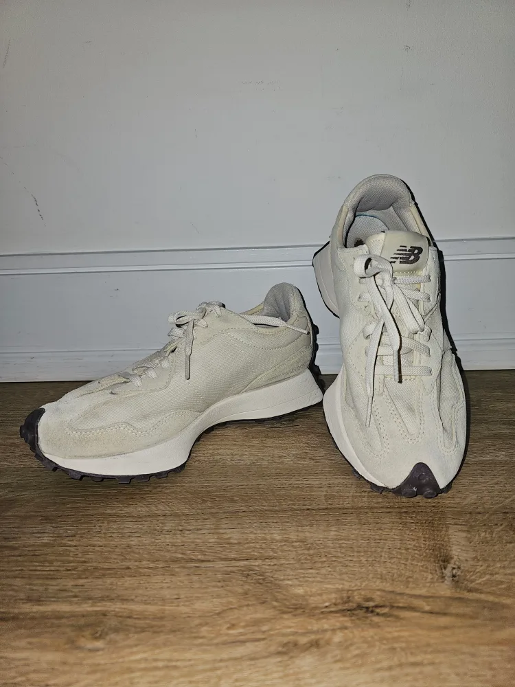 W sz 8 New Balance 327 image indicator(2)