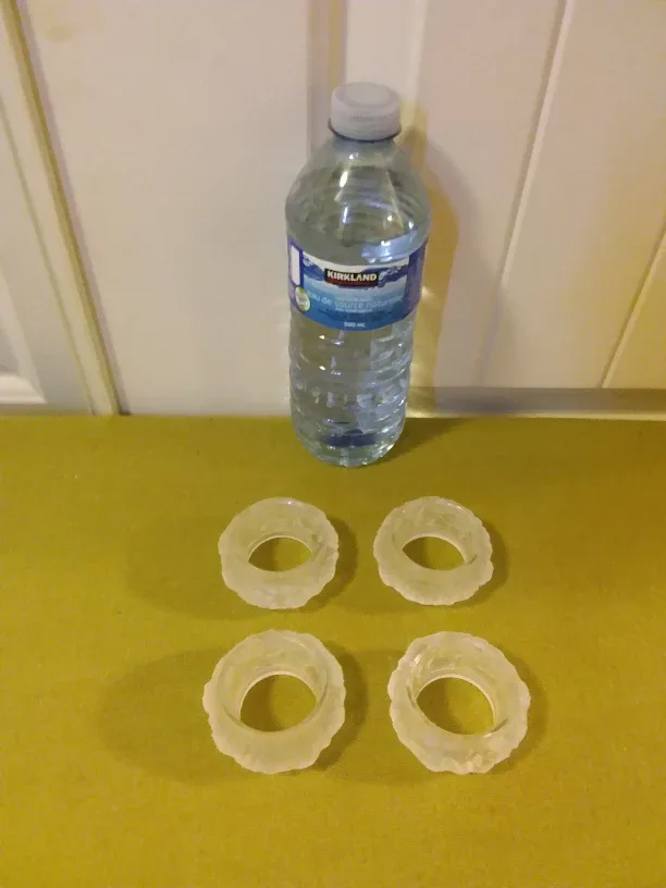 Frosted Floral Napkin Holders - Set of (4) 🆕 🇨🇦 thumbnail