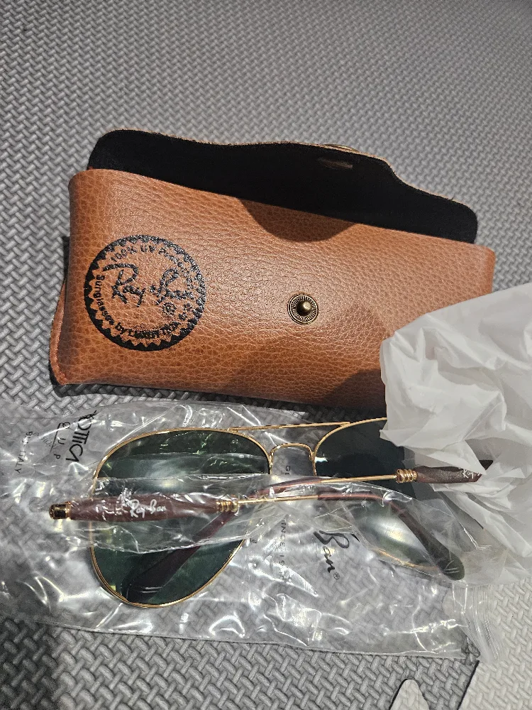 Ray-Ban Aviator Sunglasses with Case image indicator(2)