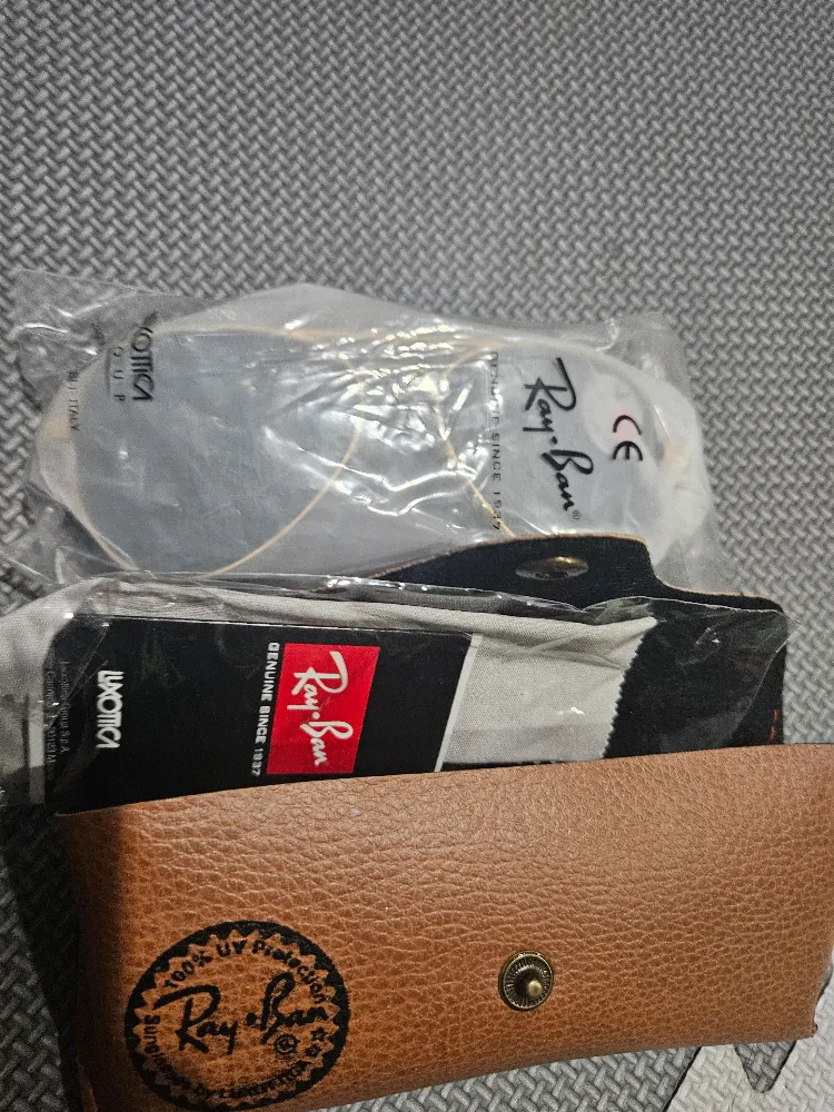 Ray-Ban Aviator Sunglasses with Case image indicator(3)