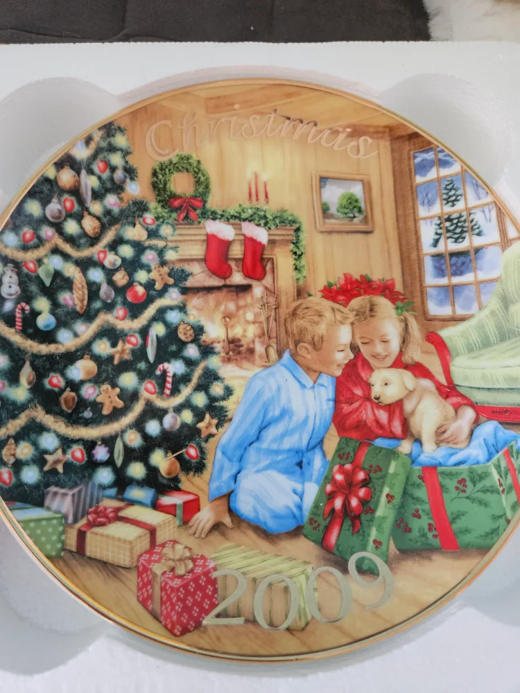 Avon Collectible Christmas Plates (2004-2009) image indicator(9)