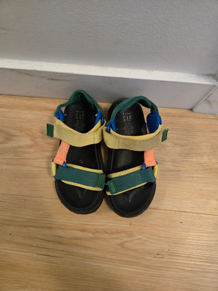 Baby Gap Sandals Size 9-10 thumbnail