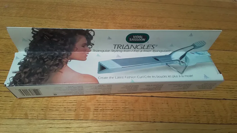 Vidal Sassoon TRIANGLES Triangular Styling Iron thumbnail