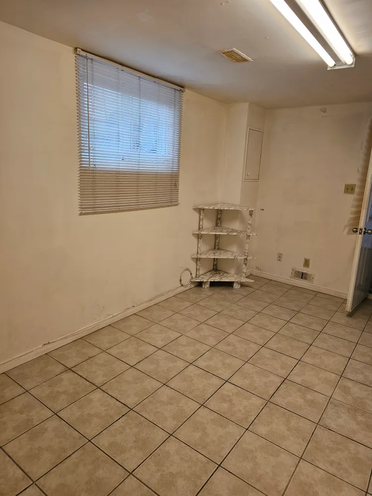 Basement for rent image indicator(7)