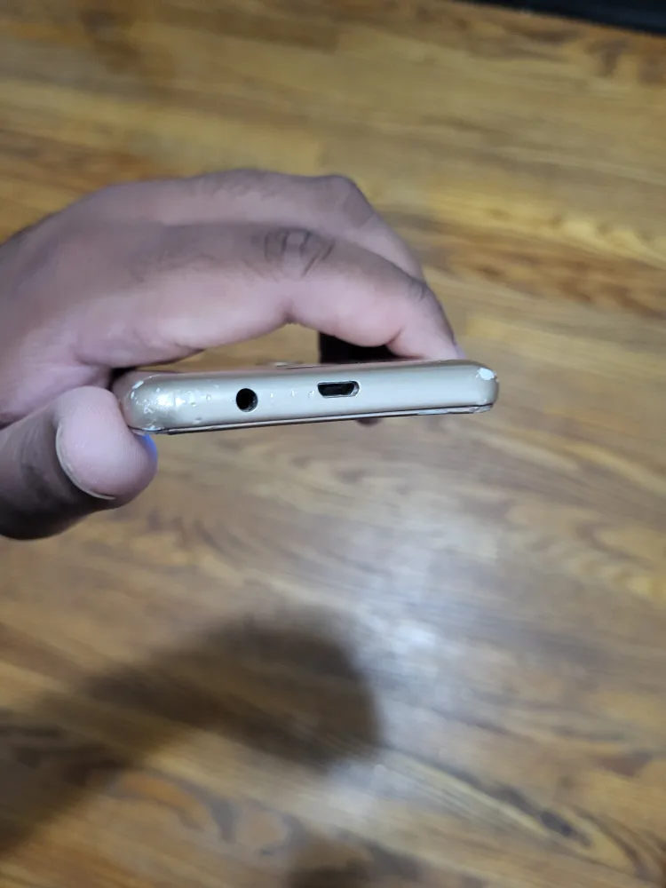 Lenovo Smartphone.  No Issues. Working great. Charger  Included. image indicator(4)