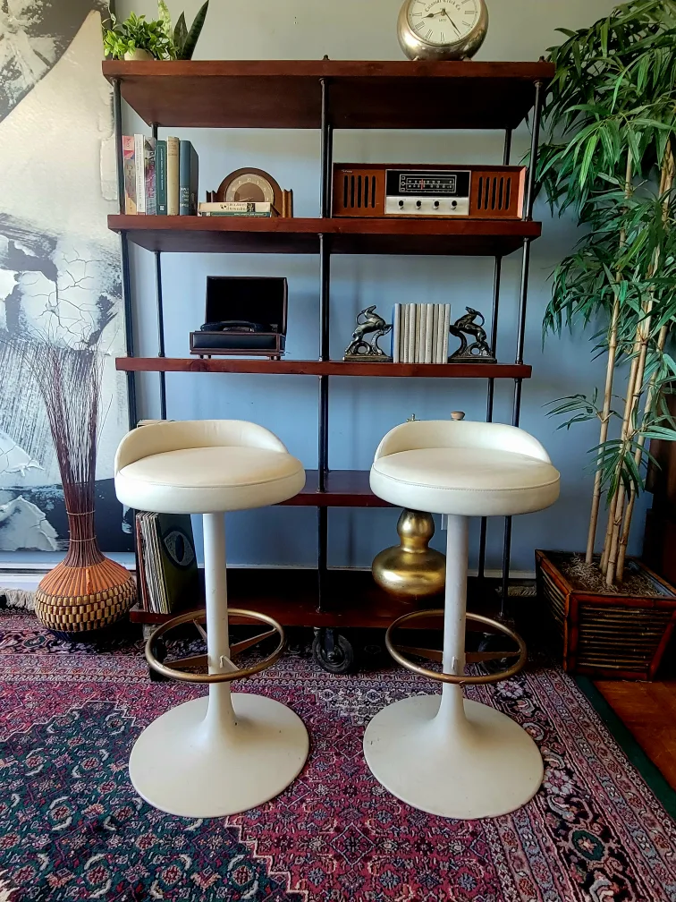 Pair of Vintage Industrial Design Tulip Barstools thumbnail