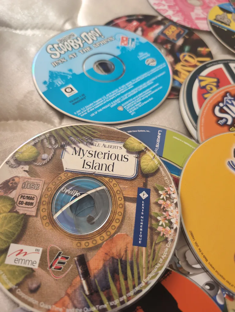 Vintage PC Game CD-ROM Collection image indicator(7)