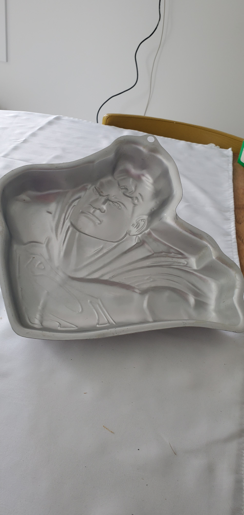 Superman Cake Pan - photo 3