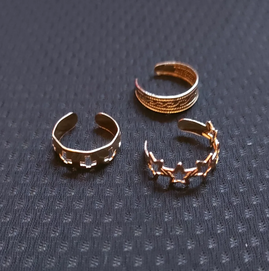 Set of 3 Gold Coloured Toe Rings all $2 thumbnail