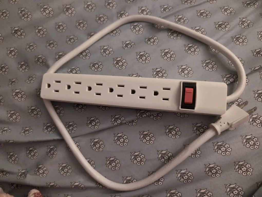 White 6-Outlet Power Strip 🥕 thumbnail