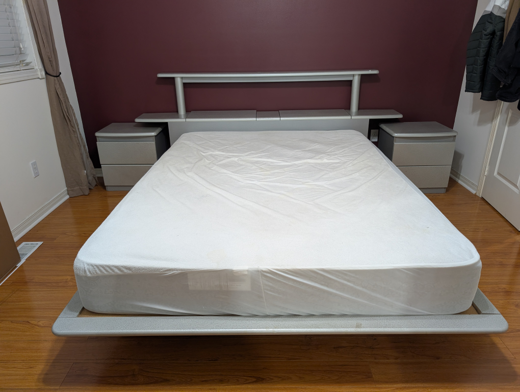 Bedroom Set - Dresser, Mirror, Bed Frame, 2 Nightstands - photo 2