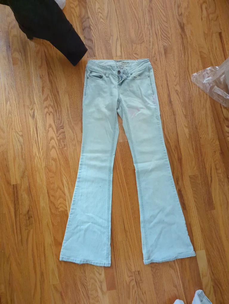 Light Blue Flare Jeans 🇨🇦 thumbnail