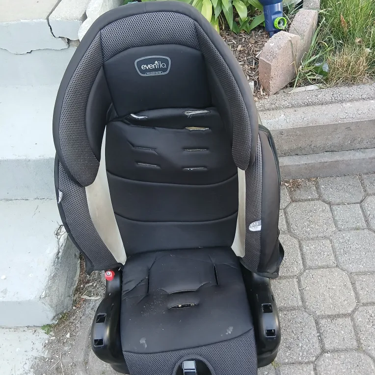 🇨🇦🍀Evenflo Car Seat thumbnail