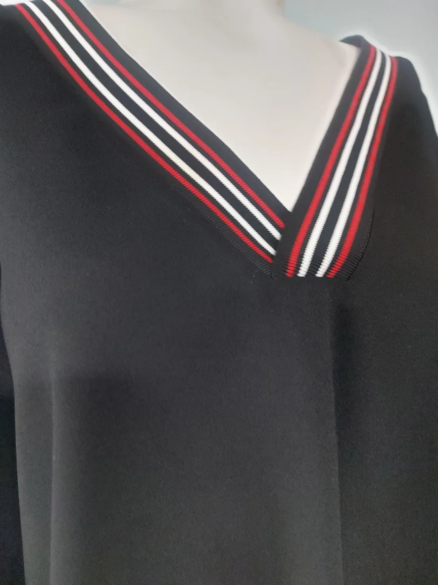 Black V-Neck Long Sleeve Top image indicator(2)