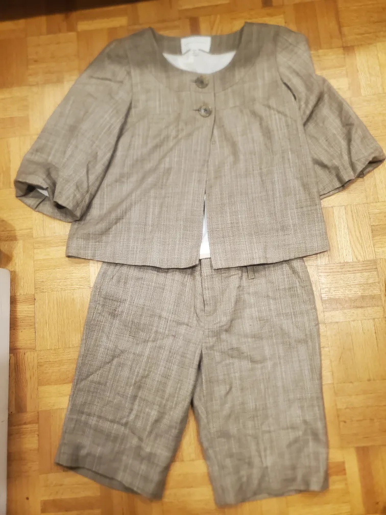 Banana Republic size 6 shorts & size 4 blazer thumbnail