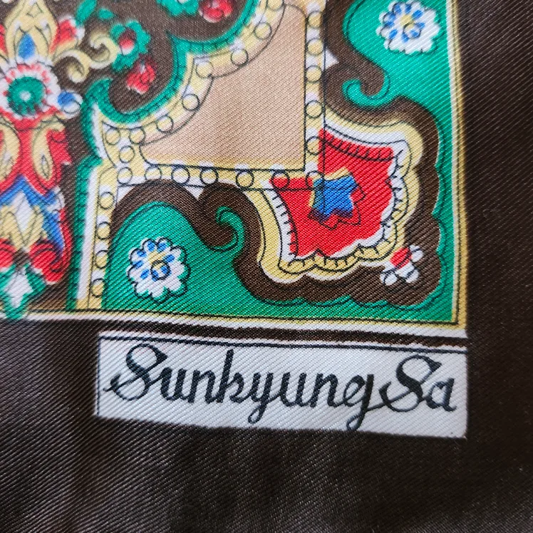 Silk Scarf image indicator(2)