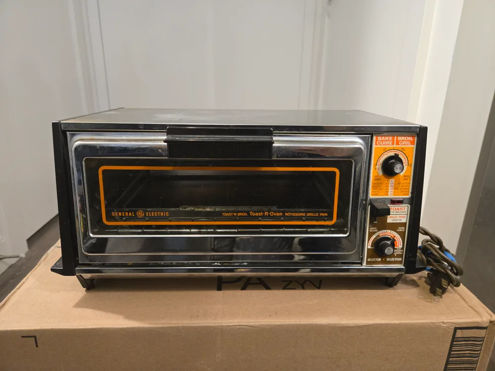 Vintage Toaster Oven thumbnail