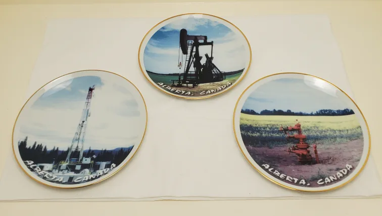 Alberta Oil Rig collectors plates thumbnail