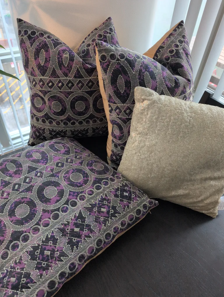 SET - Decorative Purple & Gold Pillows and Table Runner 🇨🇦 image indicator(7)