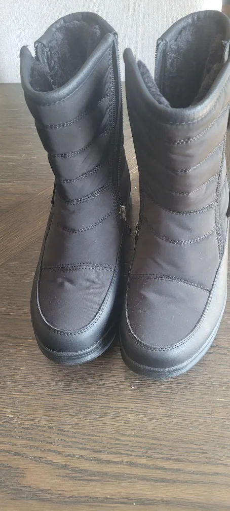 Thinsulate Black Winter Boots size 8 image indicator(4)