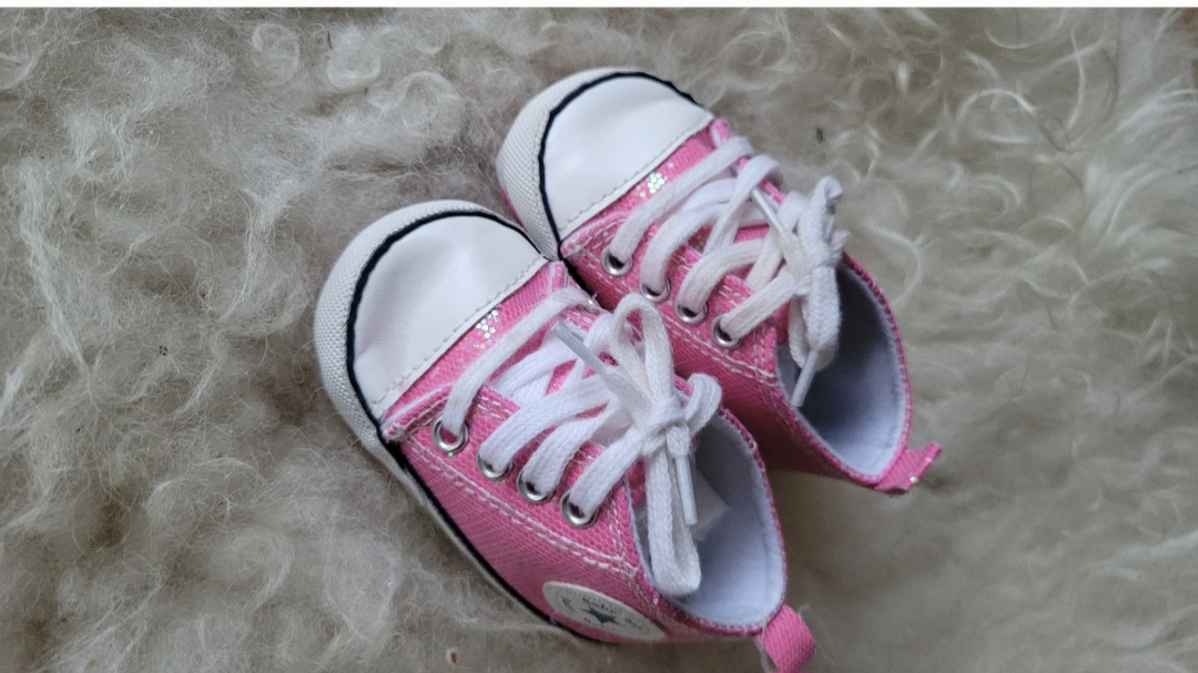 Like New Super Cute Gluttery Pink Converse Design Baby Shoes - photo 2