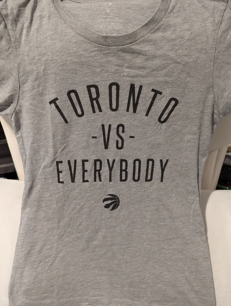 🇨🇦 P/C Toronto Vs Everybody Raptors T-shirt - Size M thumbnail