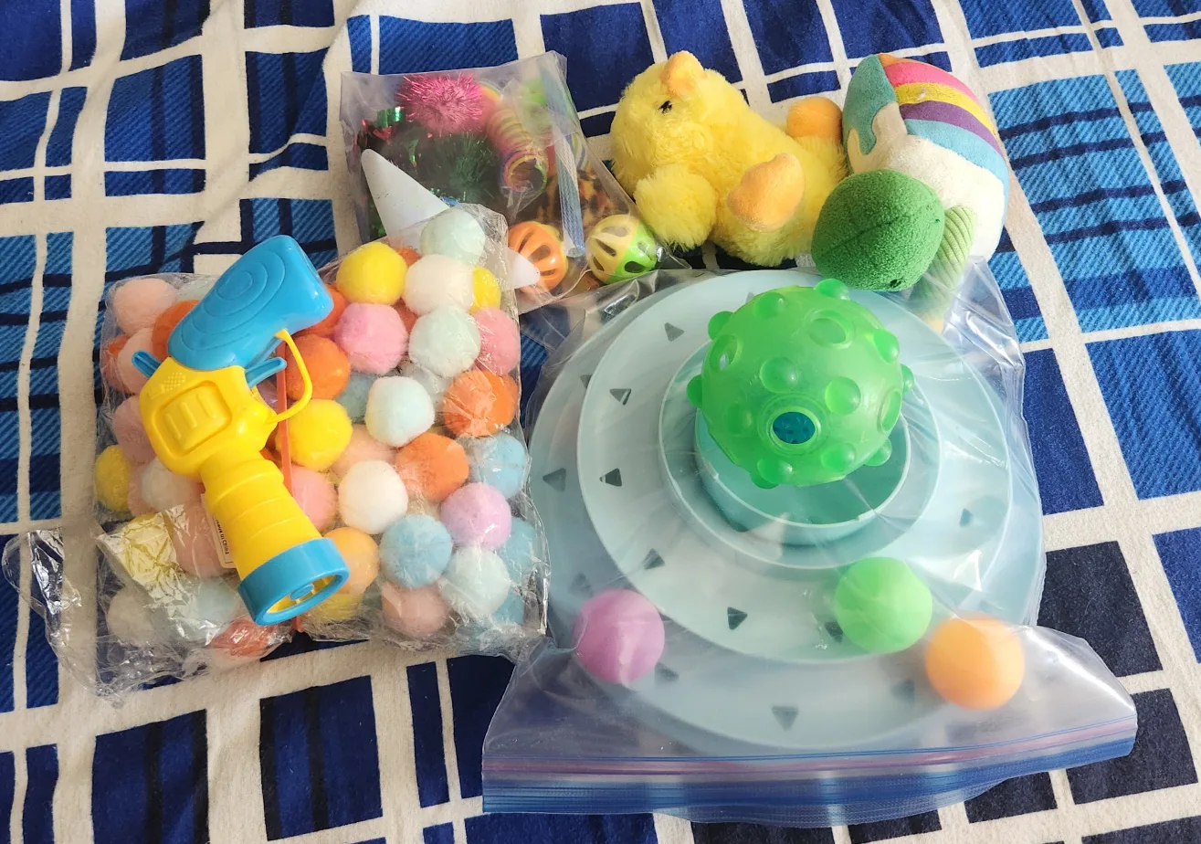Mixed Lot of Cat Toys thumbnail