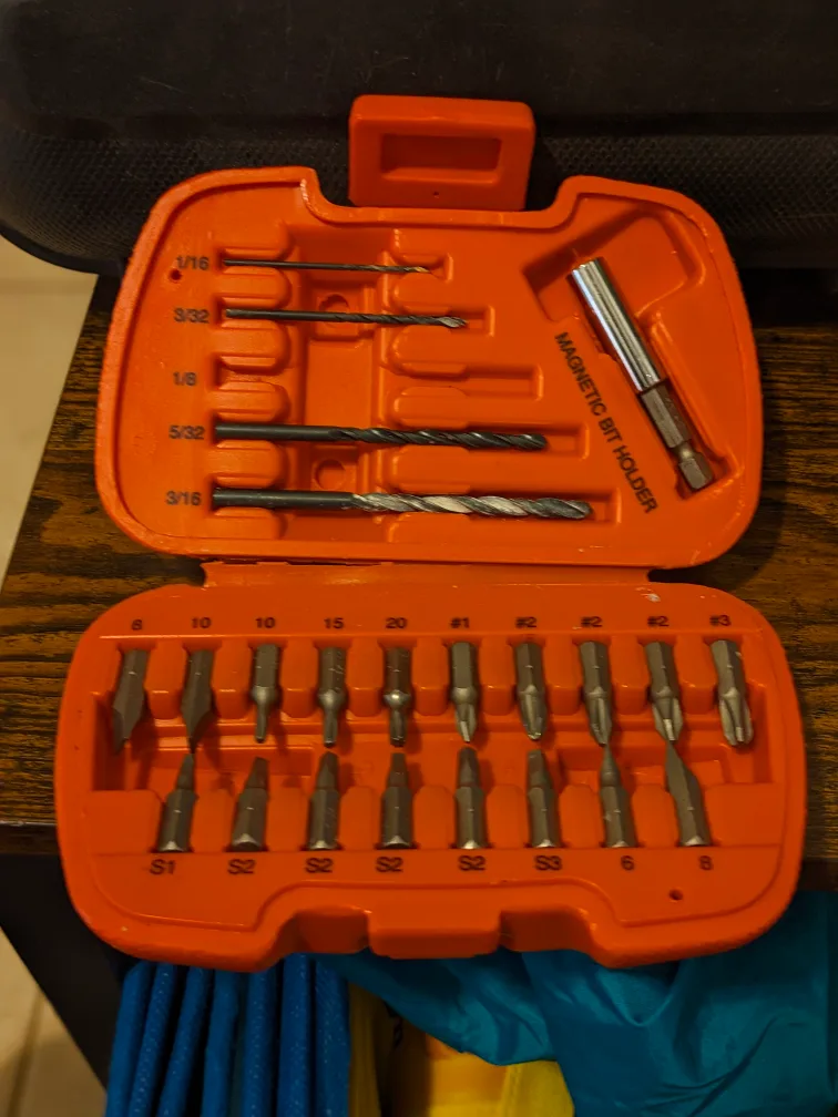 Black & Decker 14.4V Cordless Drill with Case + Bits image indicator(2)