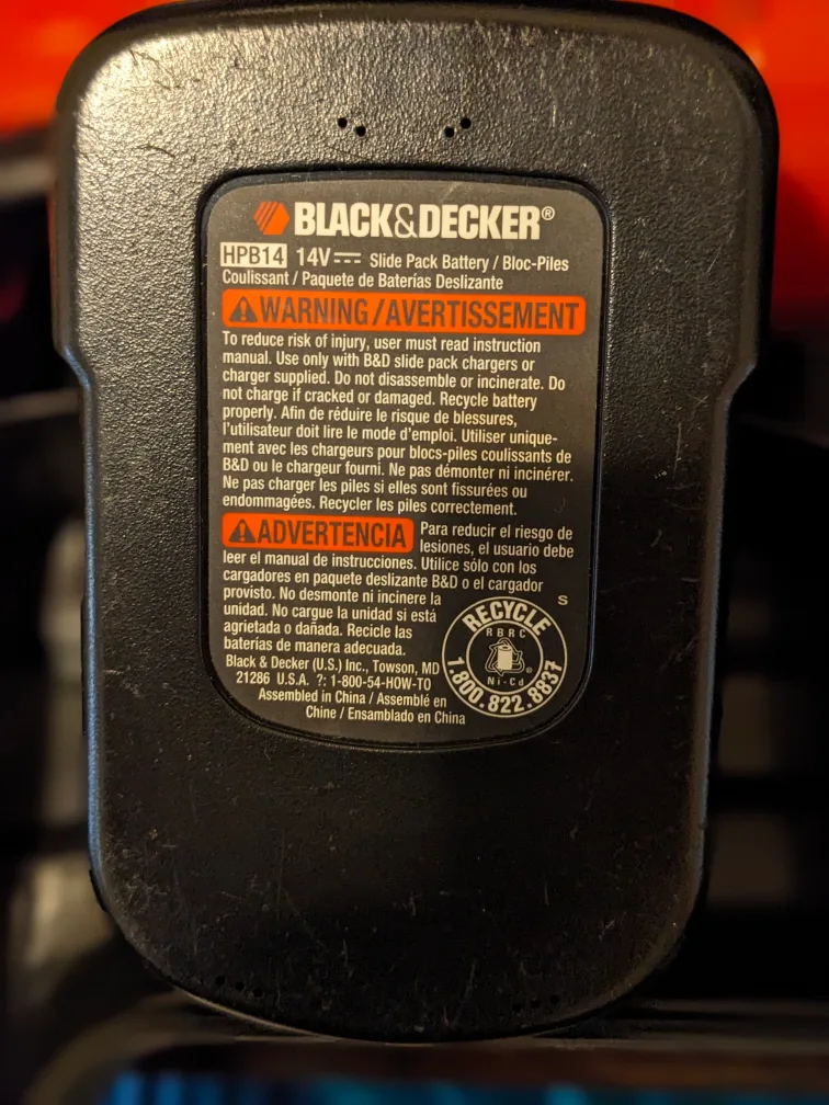 Black & Decker 14.4V Cordless Drill with Case + Bits image indicator(3)