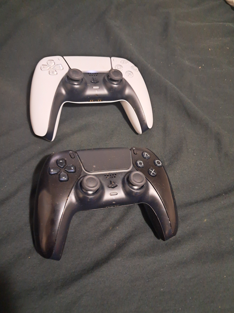 PlayStation 5 pro 3tb Console with Extra Controller - photo 5
