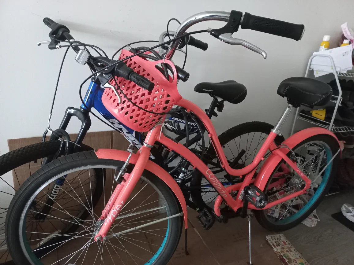 26" Hyper Commute Bike Coral + 2 Bike Locks thumbnail