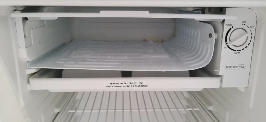 Diplomat Mini Fridge - White image indicator(3)