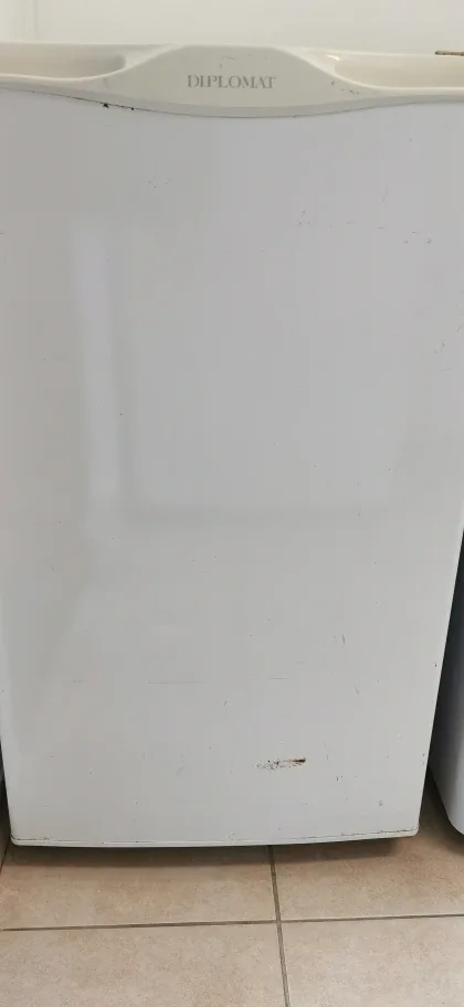 Diplomat Mini Fridge - White image indicator(6)