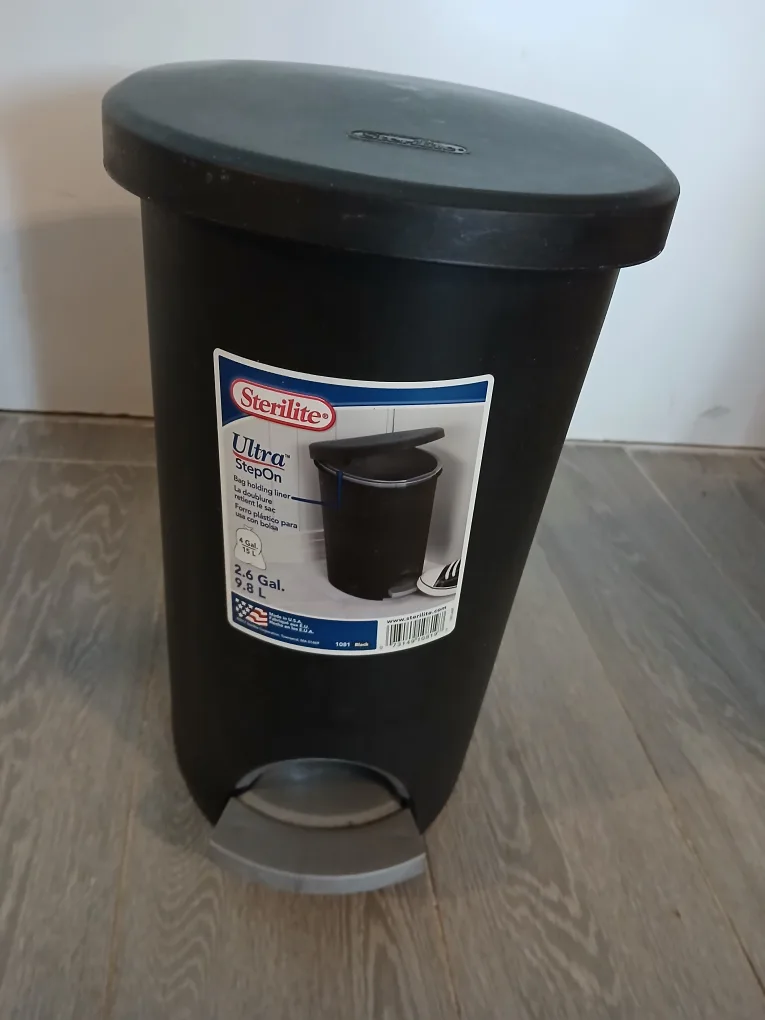 9.8Lt Sterilite Ultra StepOn Trash Can Available. Firm price. image indicator(4)