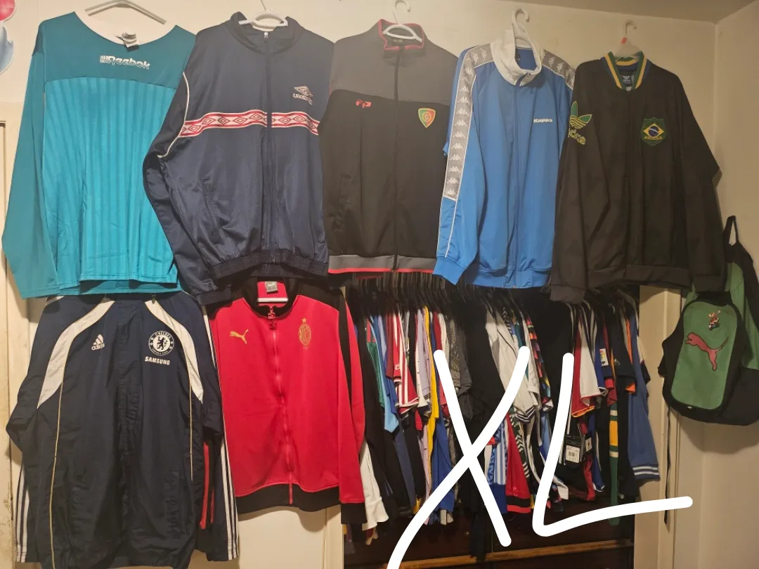 Vintage soccer zip up sweater & Sweatshirt collection thumbnail
