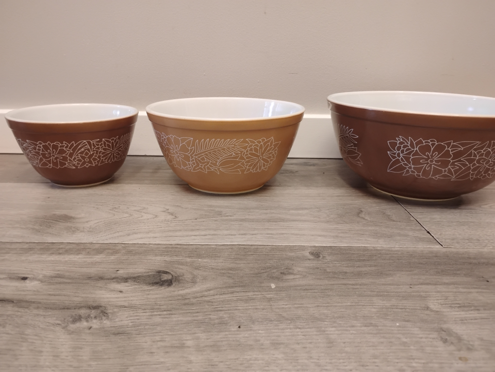 Vintage Pyrex Brown Floral Mixing Bowl Set