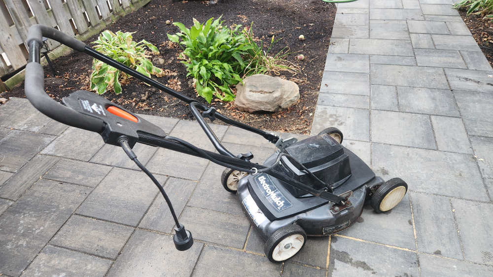 Black & Decker ElectroMulch Lawnmower - photo 2