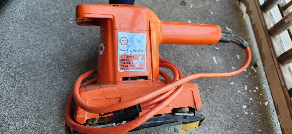 Black & Decker Dual Action Sander thumbnail