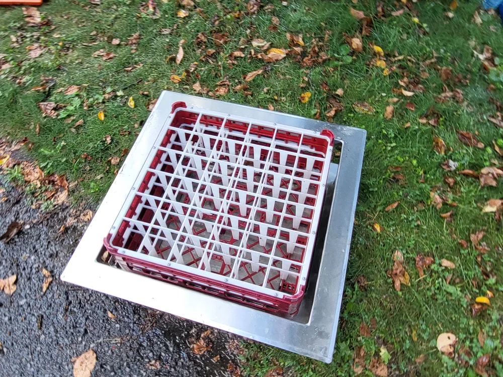 Hatch Industries Floor Sink with Basket for Dishwasher image indicator(3)