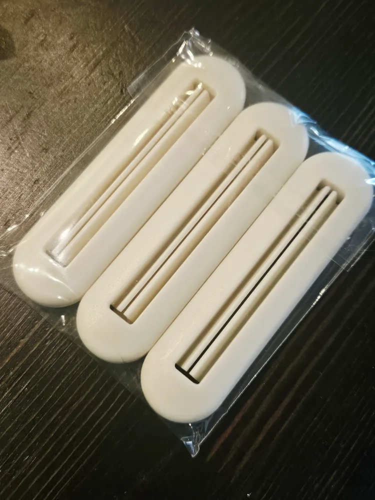 3 Toothpaste/Tube Squeezers image indicator(3)