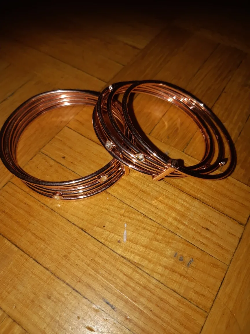 Rose Gold Bangle Bracelet Set 🇨🇦 thumbnail