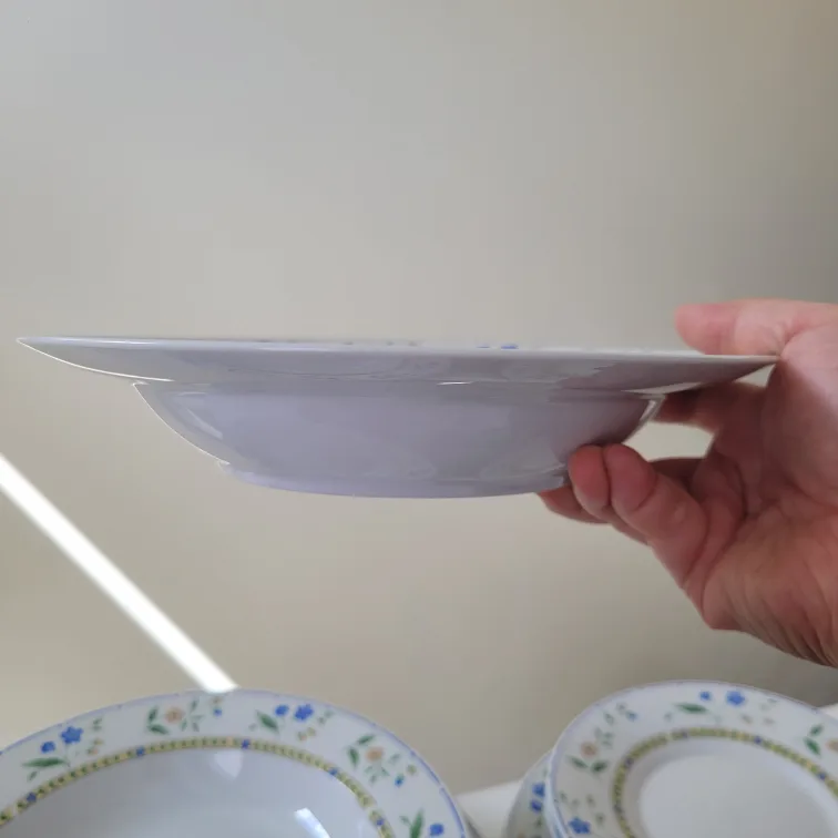 Set of 16 Soup Bowls & Dishes image indicator(4)