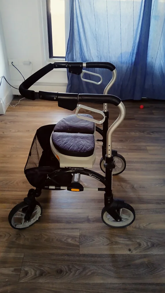 Walker with Seat & Basket image indicator(2)