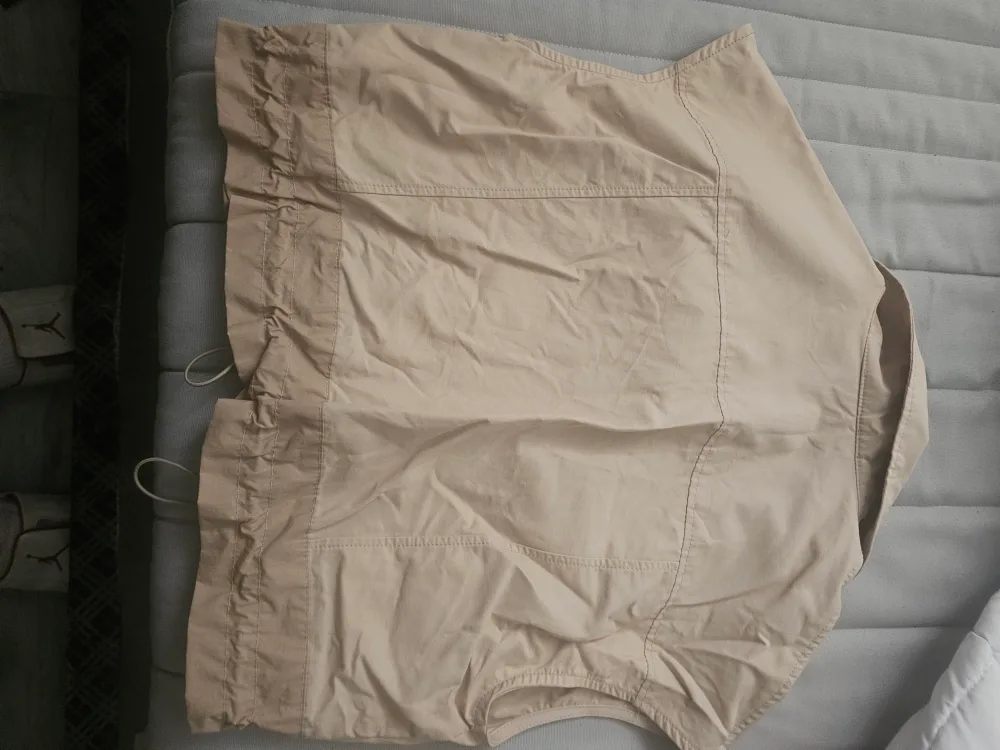 drop.8 Vest - Size Small - Beige image indicator(2)