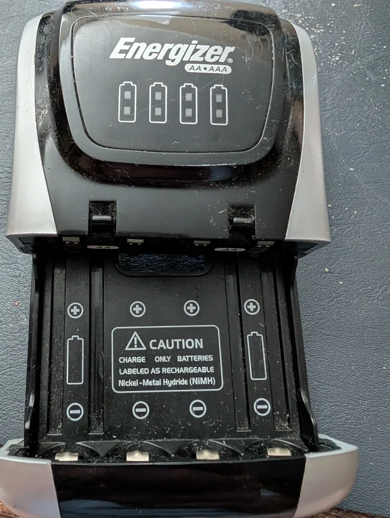 Energizer Battery Charger for AA/AAA thumbnail