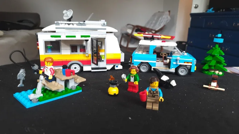 LEGO Creator 3in1 Caravan Family Holiday Set 31108 image indicator(2)