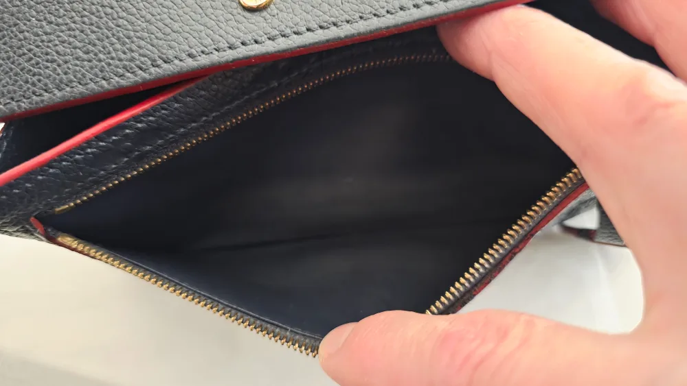 Louis Vuitton Leather Wallet image indicator(7)
