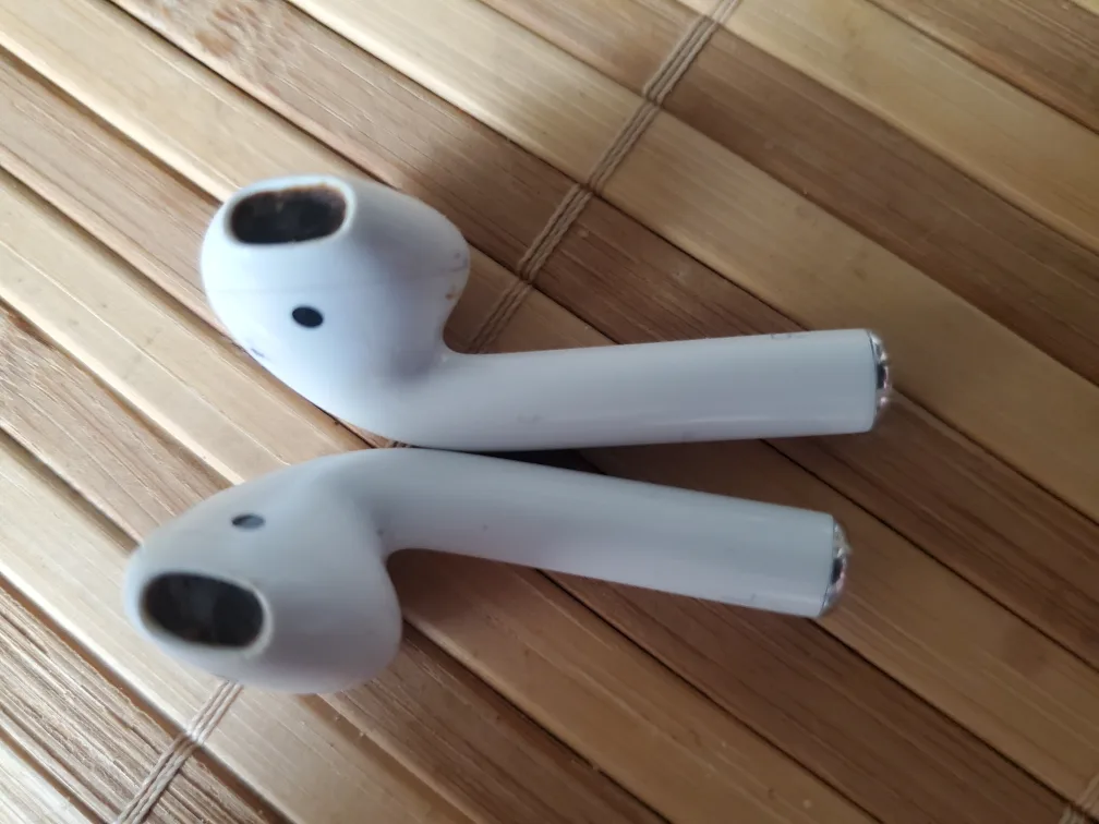 Apple AirPods (2nd Generation) image indicator(2)
